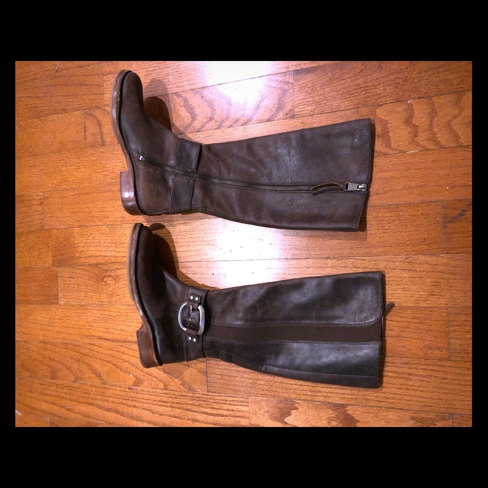 Brown leather boots by fossil